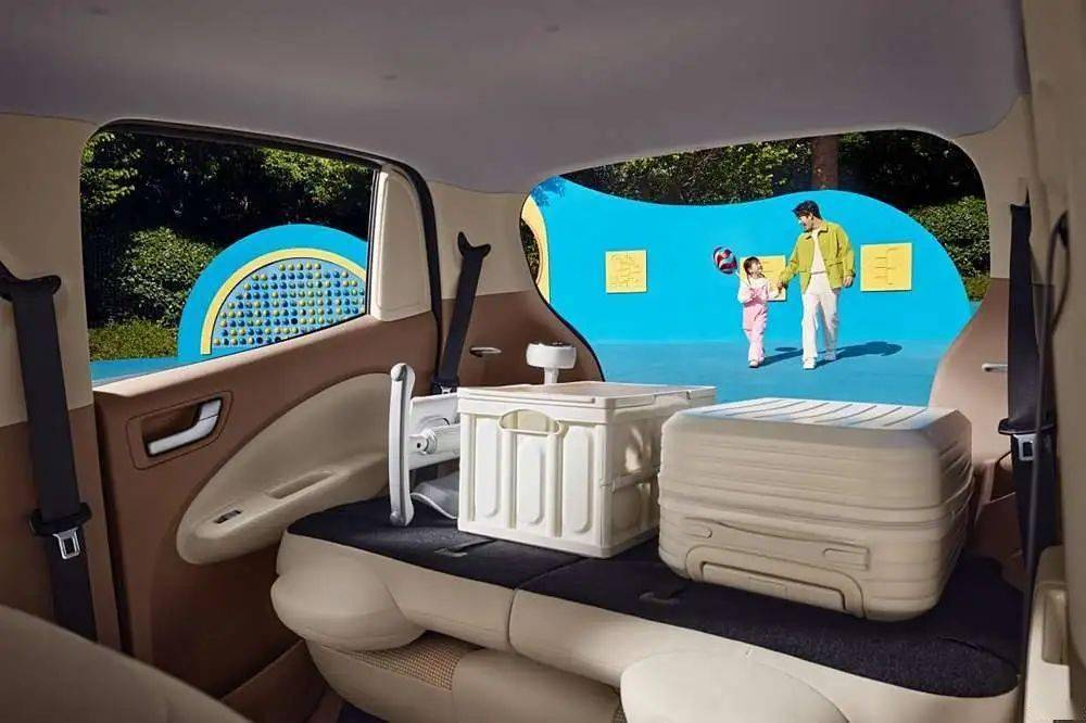 宏光MINIEV四門版來襲,小巧便捷,女友直呼開車出門超方便!