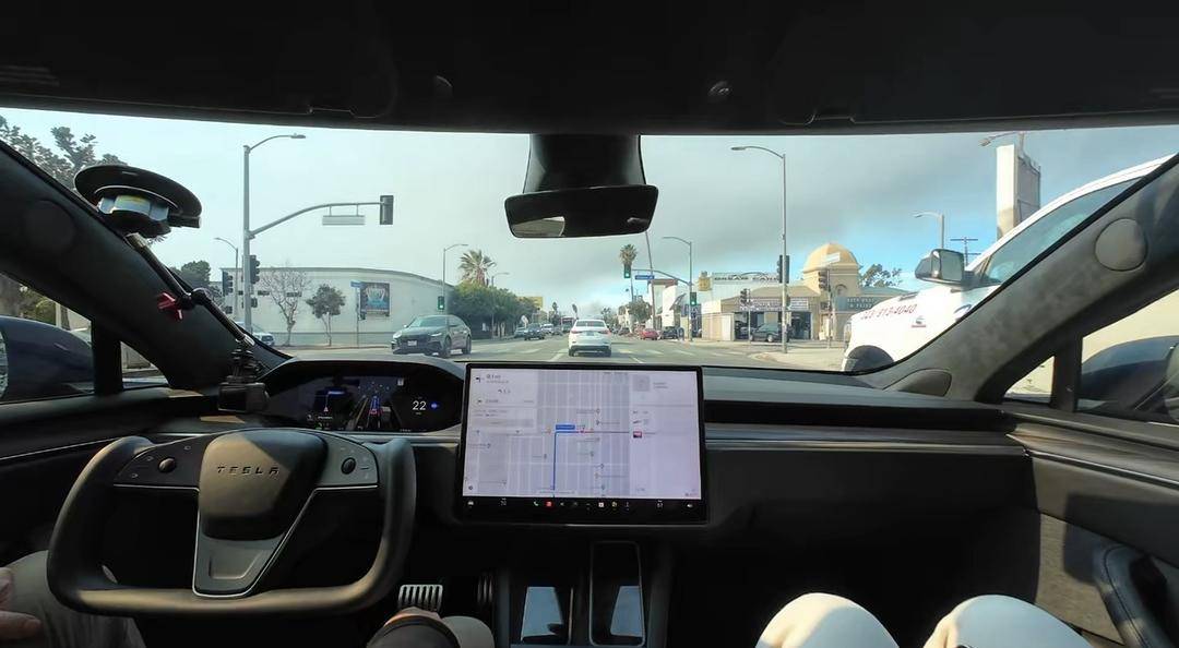 自動(dòng)駕駛新時(shí)代即將到來(lái)?中美兩地對(duì)比測(cè)試小鵬特斯拉智駕系統(tǒng)