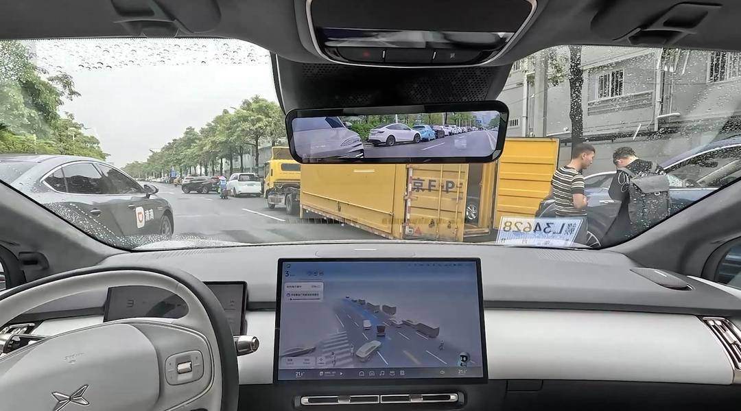 自動(dòng)駕駛新時(shí)代即將到來(lái)?中美兩地對(duì)比測(cè)試小鵬特斯拉智駕系統(tǒng)