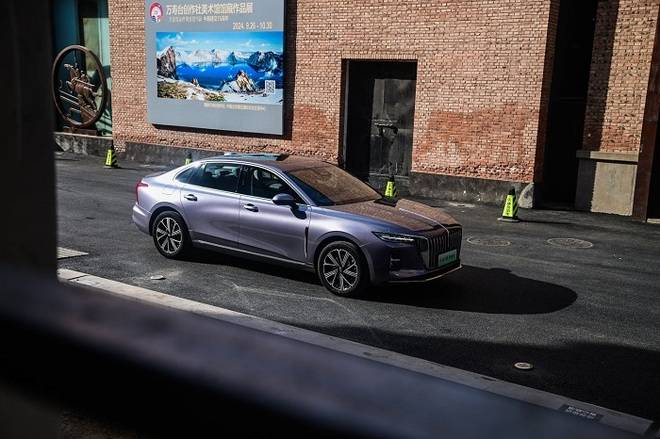 國民車紅旗H5 PHEV 國車級超規(guī)格全維安