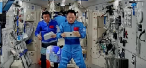 中國(guó)“太空之家”工作周記不斷“更新” 機(jī)器人“小航”實(shí)力“搶鏡”