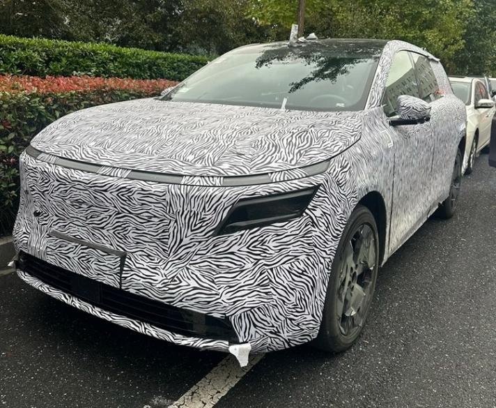 純電動大六座,會用華為技術(shù)嗎?疑似日產(chǎn)N8諜照曝光 圖片