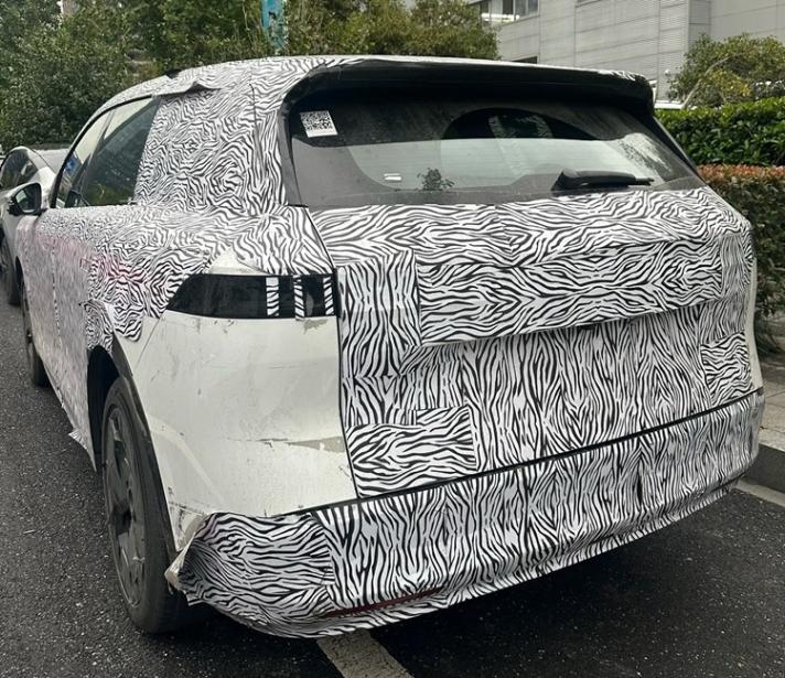 純電動大六座,會用華為技術(shù)嗎?疑似日產(chǎn)N8諜照曝光 圖片