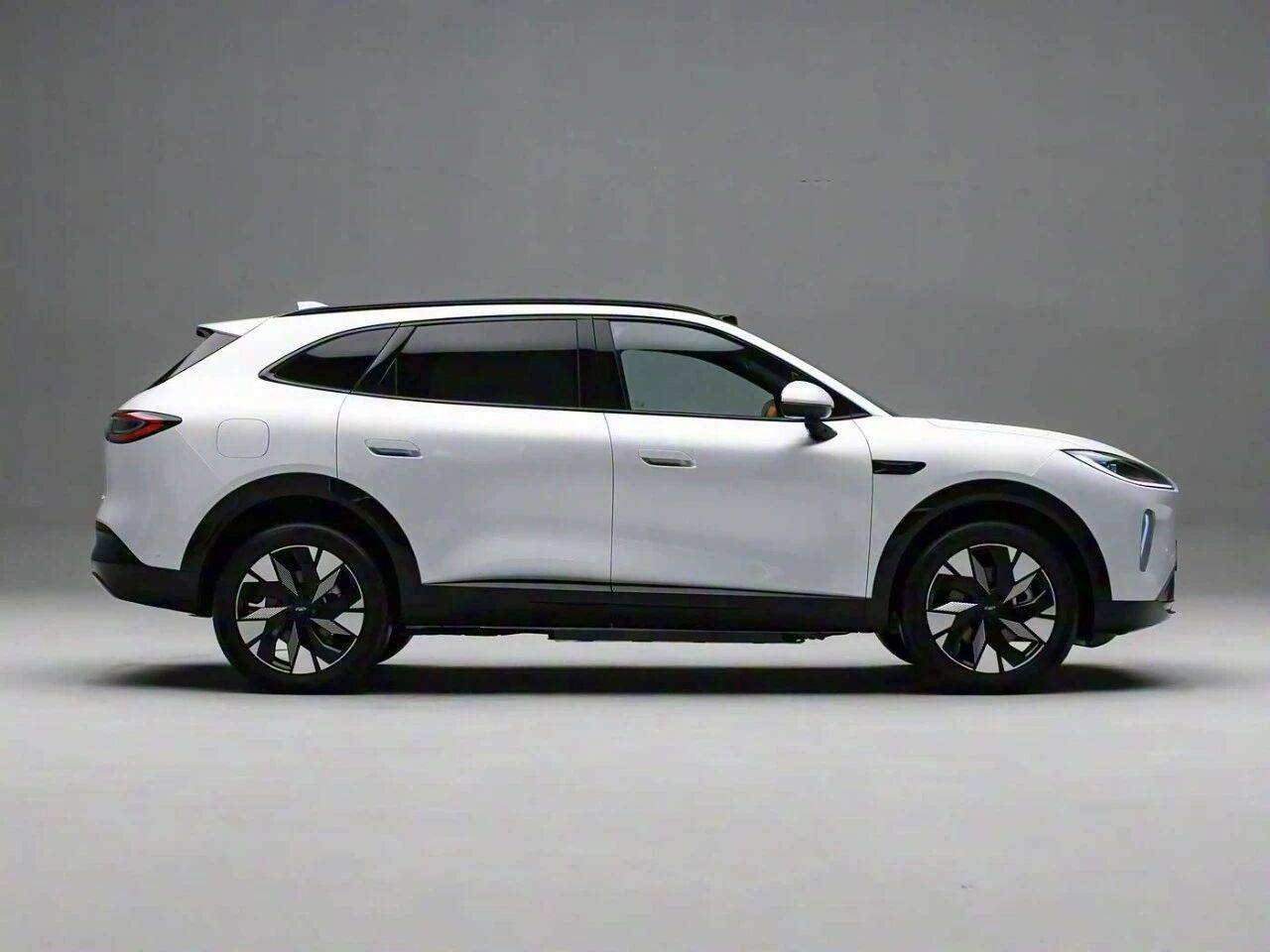 一覺醒來,QI瑞風云T9L來了,獵鷹700+智駕配560TOPS算力,海獅06飯碗這下危險了