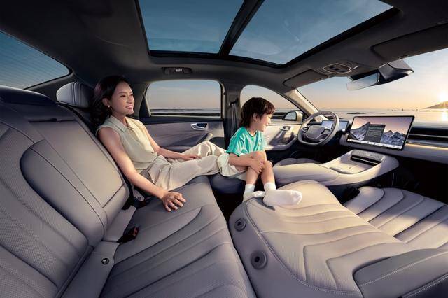 上汽榮威首發豆包大模型 榮威M7 DMH“活人感”車機開啟智能交互新篇